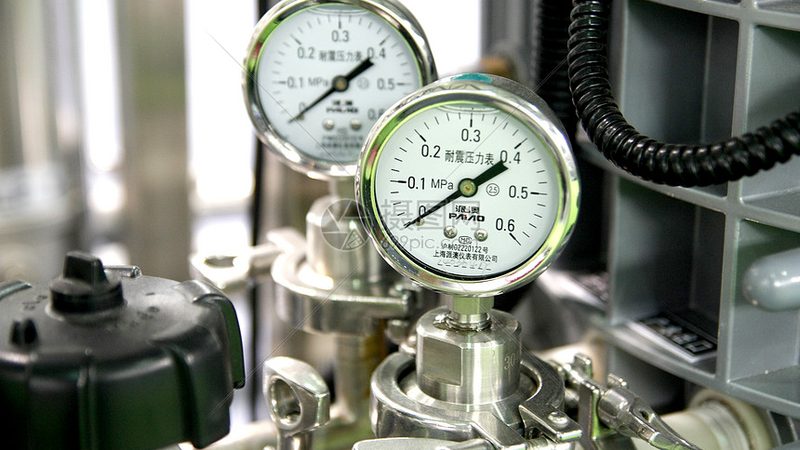 电接点压力表：揭秘其工作原理与关键特性**